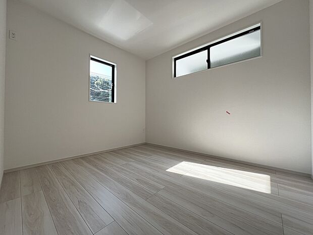 【洋室】洋室6.3帖　こちらのお部屋もウォークインクローゼット付きです