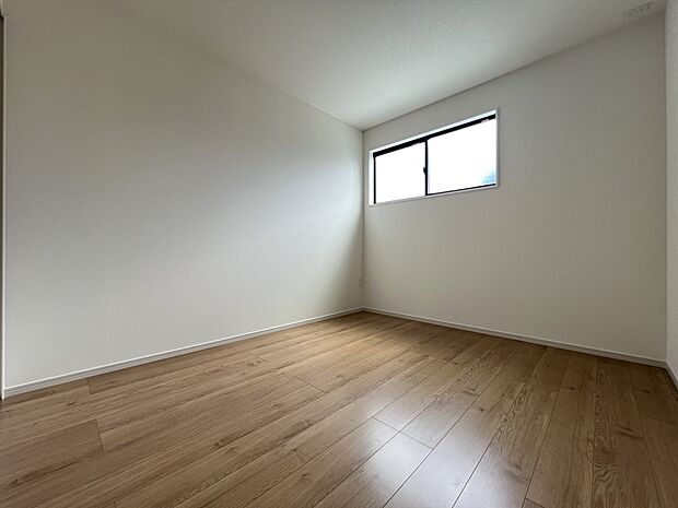 【洋室】洋室5.7帖　お子さまの居室にちょうど良い広さです(1号棟)