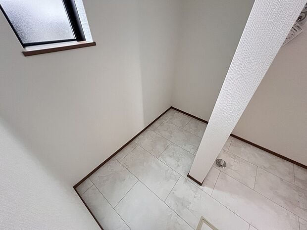 【その他内観】脱衣室に付設されたランドリースペース(A号棟)