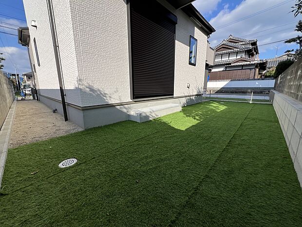 【庭】お庭には人工芝が標準装備！(A号棟)