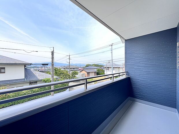 【同仕様写真(その他内観)】洋室7帖からアクセス可能なバルコニー(同仕様)