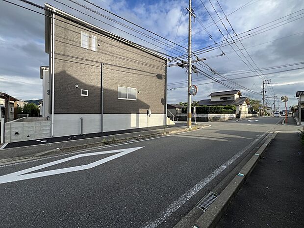 【前面道路含む現地写真】接道:西側8m公道