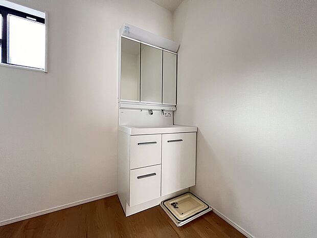 【洗面台・洗面所】三面鏡仕様の洗面化粧台(3号棟)