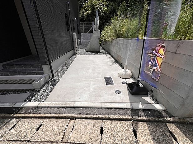 【駐車場】お車は2台駐車可能！