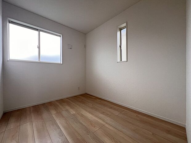 【洋室】洋室3.7帖 居室としてはもちろん、収納部屋としても重宝します