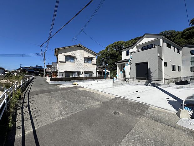 【現地外観写真】前面道路:南西側5.2m公道