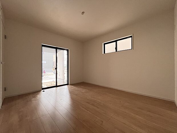 【洋室】洋室10帖　1階に位置する独立した居室です（2号棟）