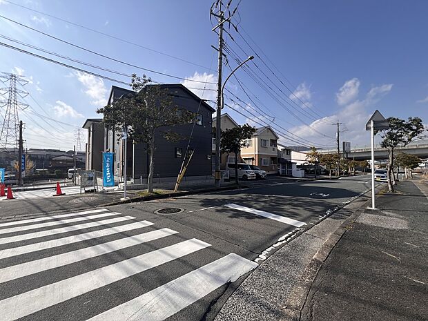 【前面道路含む現地写真】前面道路:北東側7.2m公道