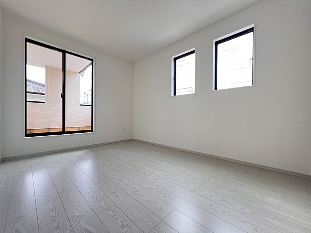 【洋室】洋室6帖　バルコニーに面したお部屋です