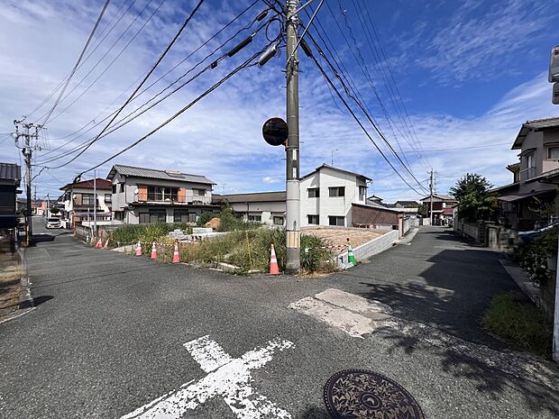 【前面道路含む現地写真】前面道路：南西側4.1ｍ公道  南東側4ｍ　セットバック有