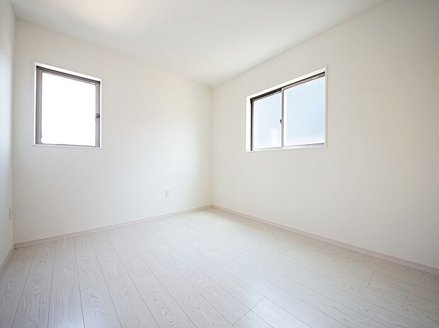 【同仕様写真(その他内観)】洋室5.2帖 お子様のお部屋にもちょうどいい広さです(4号棟同仕様)