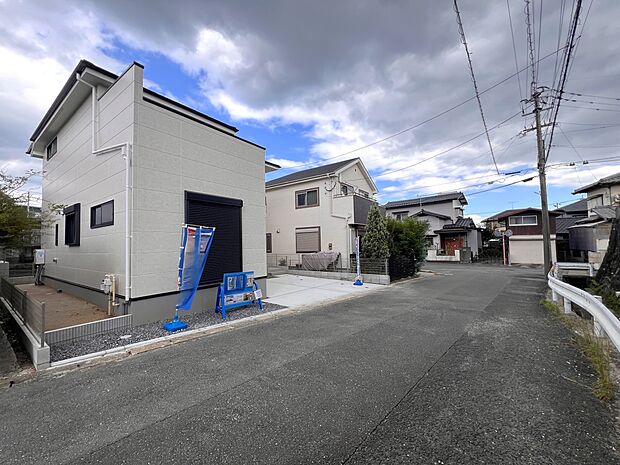 【前面道路含む現地写真】前面道路:南西側5.2m公道