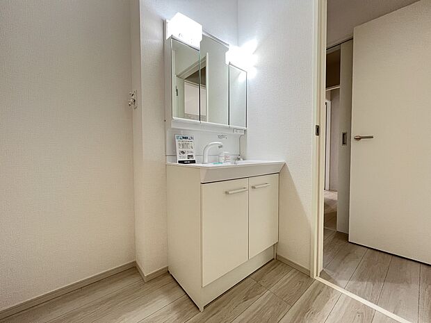 【洗面台・洗面所】三面鏡仕様の洗面化粧台