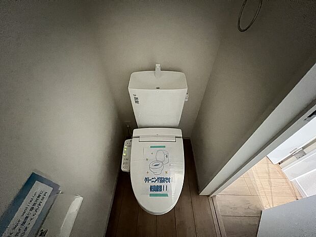 【トイレ】トイレは1、2階ともにございます　ウォシュレット機能付き