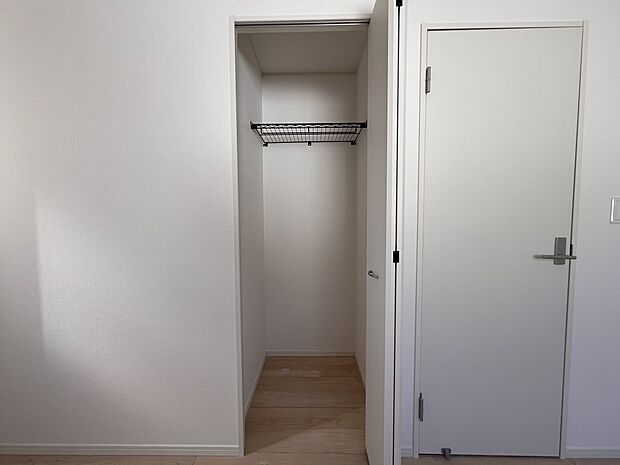 【収納】洋室8.2帖　クローゼット収納(1号棟)