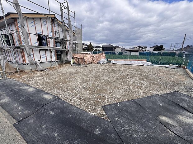 【駐車場】カースペースは2ヶ所にご用意 お車4台駐車可能です