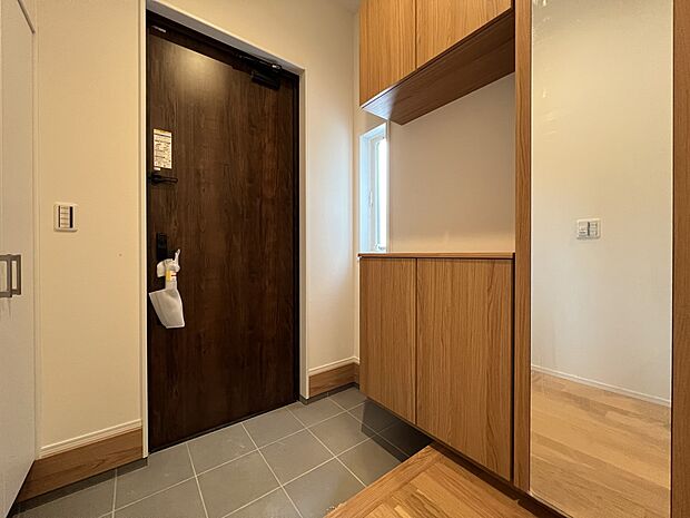 【同仕様写真(その他内観)】シューズボックス付の玄関スペース(1号地同仕様)