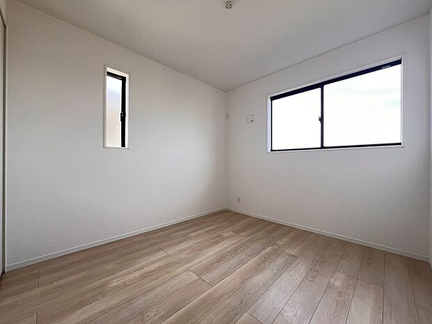 【洋室】洋室4.8帖　お子さまの居室にちょうど良い広さです(2号棟)