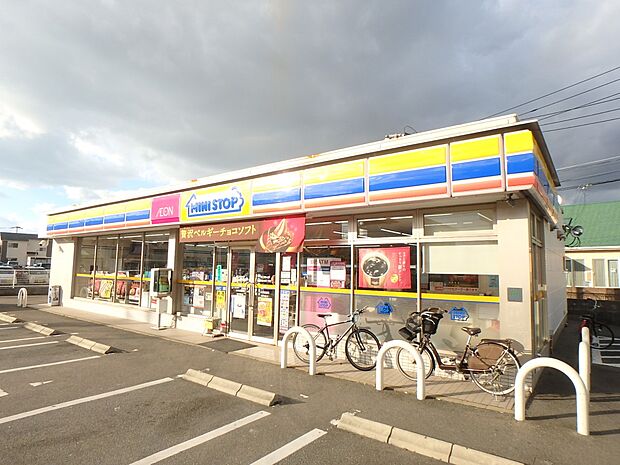 ミニストップ 福岡多の津５丁目店（約850m・徒歩11分）