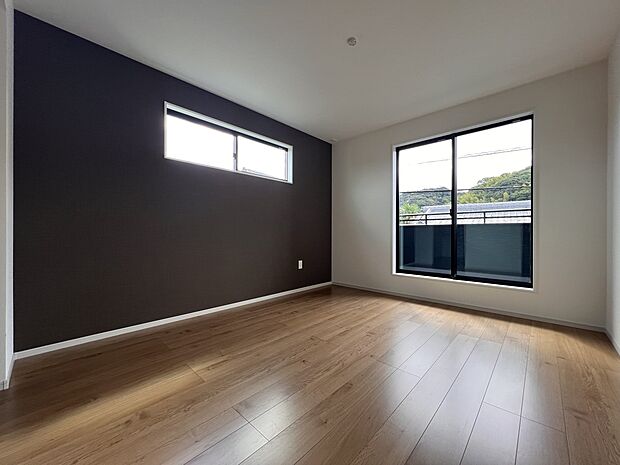 【洋室】洋室7帖 WIC、バルコニー付きの南に面した明るいお部屋です