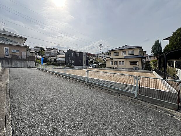 【前面道路含む現地写真】接道：東側4.3ｍ私道