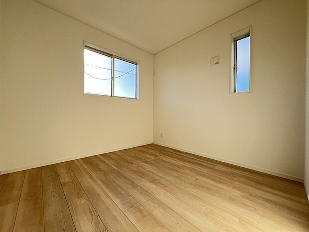 【洋室】洋室5帖 2面採光の明るい居室です