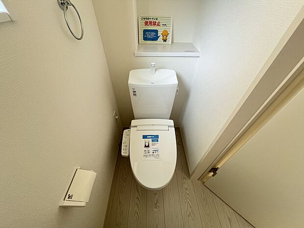 【トイレ】トイレは各階にご用意。ウォシュレット機能付き(2号棟)