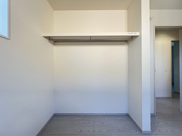 【収納】オープンタイプのクローゼット収納(2号棟)