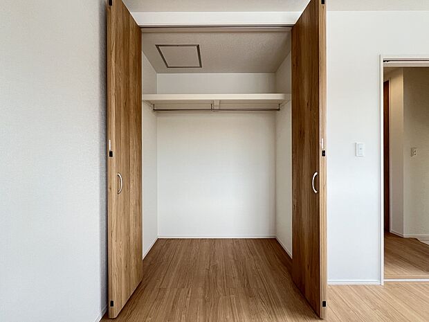 【同仕様写真(その他内観)】クローゼット収納(2号地同仕様)