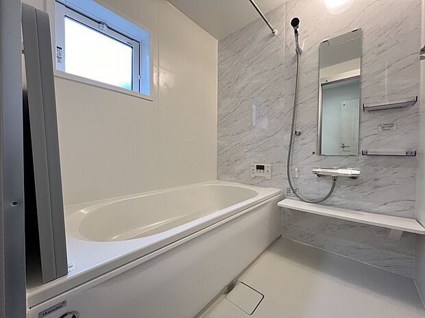 【同仕様写真(浴室)】オートバスシステム・浴室暖房換気乾燥機を搭載した1坪タイプの浴室（同仕様）