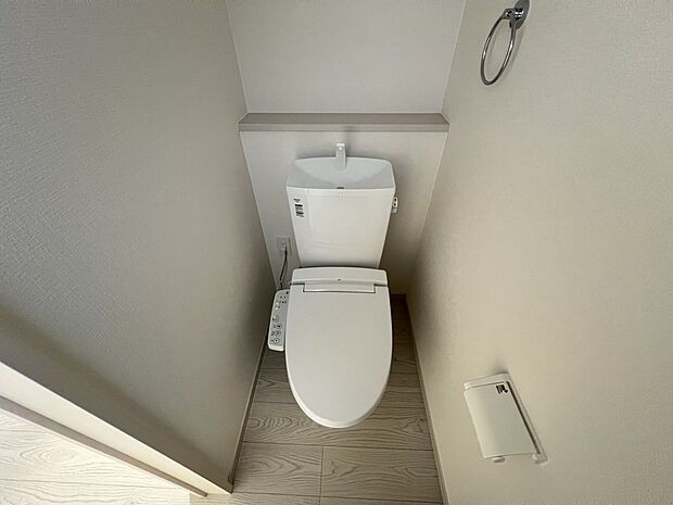 【トイレ】トイレは各階にご用意。ウォシュレット機能付き(1号棟)