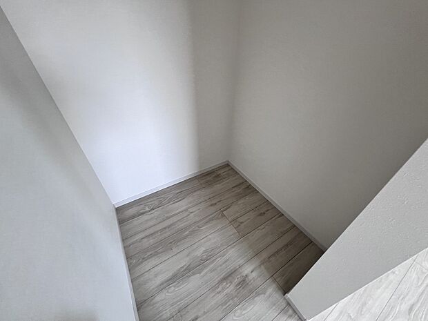 【同仕様写真(その他内観)】ウォークインクローゼット(同仕様)