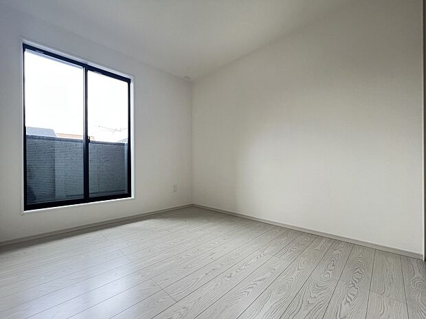 【同仕様写真(その他内観)】洋室9帖 2階には洋室を3部屋ご用意しました(2号棟同仕様)