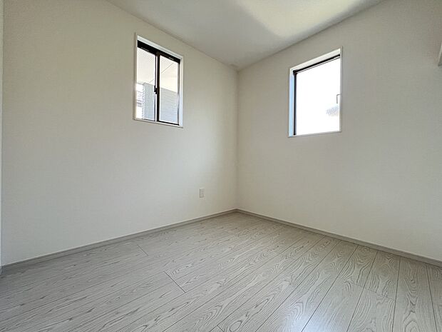 【同仕様写真(その他内観)】洋室5.2帖 2面採光の明るい居室です 2階には洋室を4部屋ご用意しました(同仕様)