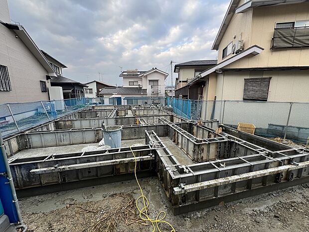 【現地外観写真】現地　基礎工事中