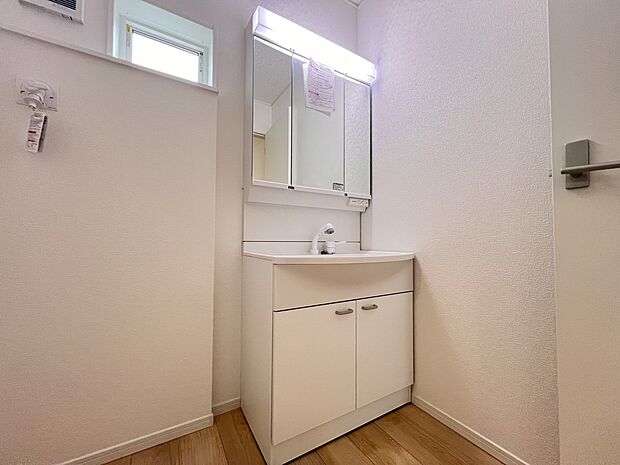 【洗面台・洗面所】三面鏡仕様の洗面化粧台