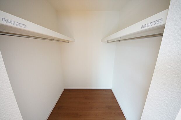 【同仕様写真(その他内観)】ウォークインクローゼット(1号棟同仕様)