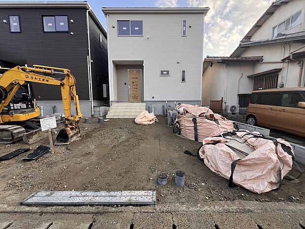 【駐車場】お車は2台並列で駐車可能です(1号棟)