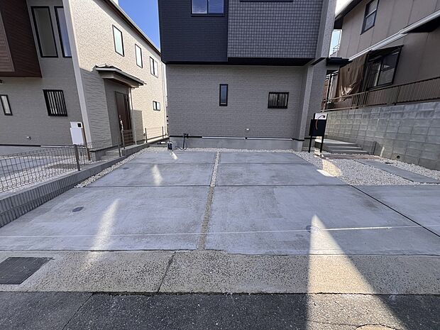 【現地外観写真】カースペースは3台分（1号棟）