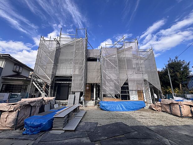 【現地外観写真】全2棟現地 左:1号棟 右:2号棟