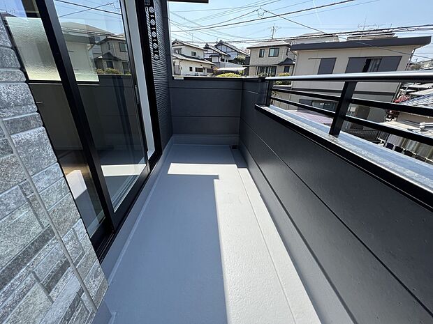 【同仕様写真(その他内観)】2階にはバルコニーを設置いたします(2号棟同仕様)