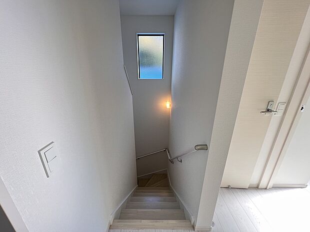 【その他内観】2階 階段ホール部分(1号棟)