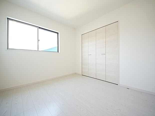 【同仕様写真(その他内観)】洋室6帖　クローゼット収納を2つご用意します(同仕様)