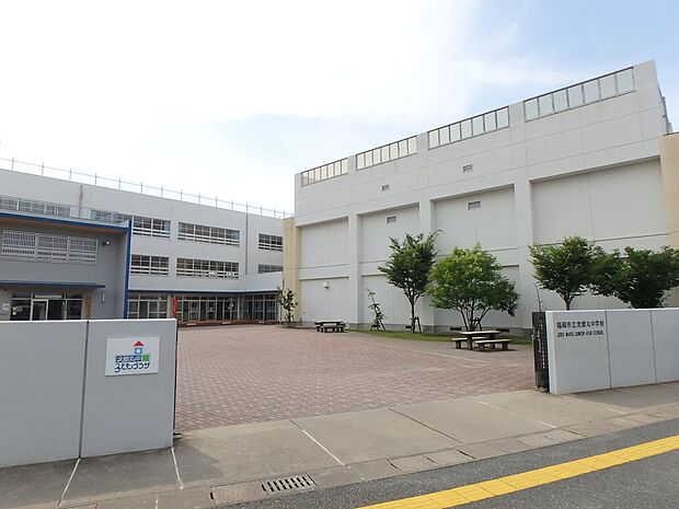 福岡市立次郎丸中学校（約900m・徒歩12分）