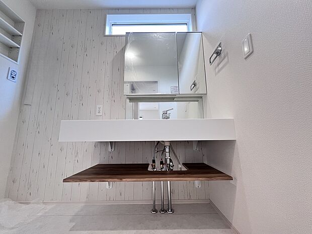 【同仕様写真(その他内観)】お洒落で使い勝手の良いオープンサニタリー(3号棟同仕様)