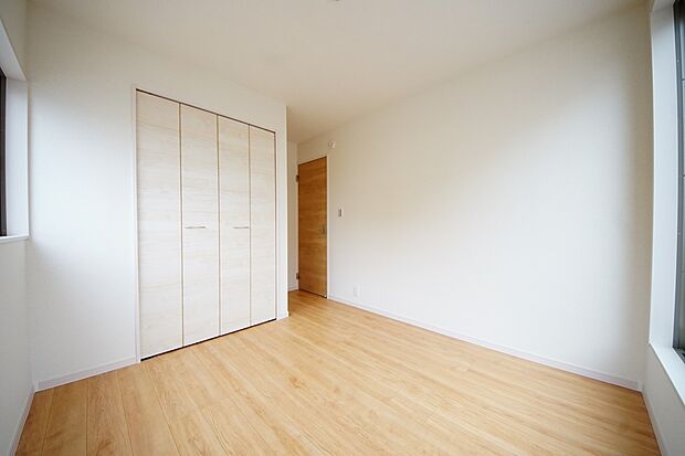 【同仕様写真(その他内観)】2階には洋室を4部屋ご用意いたします(同仕様)