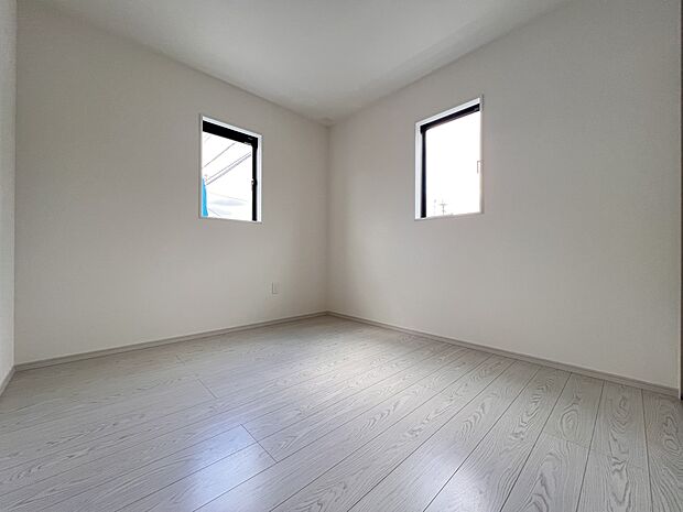 【洋室】洋室5.2帖　リビングの他に洋室を3部屋、和室を1部屋ご用意しました