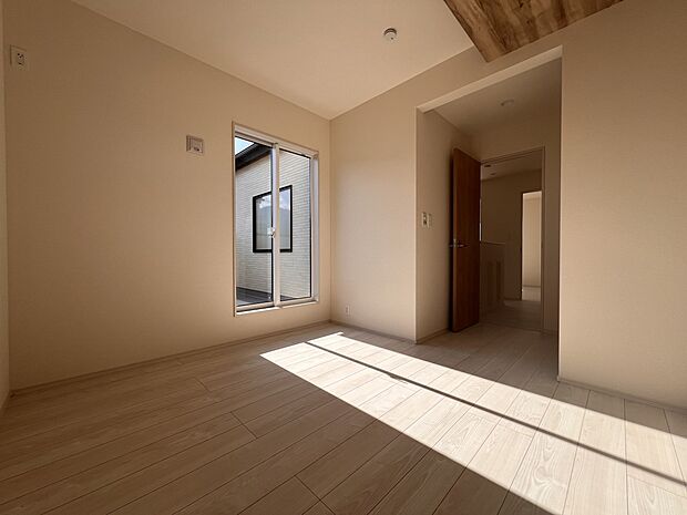 【洋室】洋室6帖 折上天井を採用!バルコニー付の居室です(2号棟)