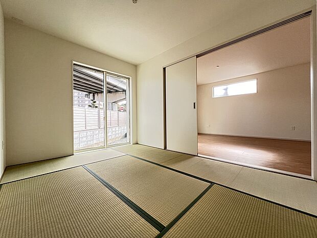 【和室】リビング続き間の和室6帖 ホッと一息つける癒しの空間です(7号棟)