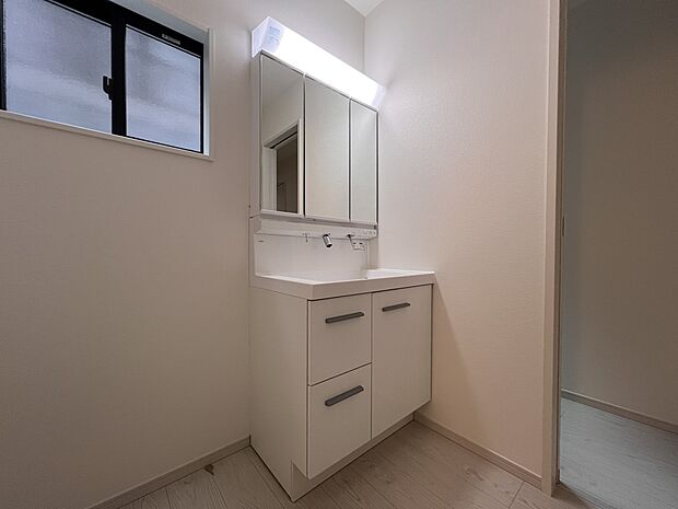 【洗面台・洗面所】三面鏡仕様の洗面化粧台